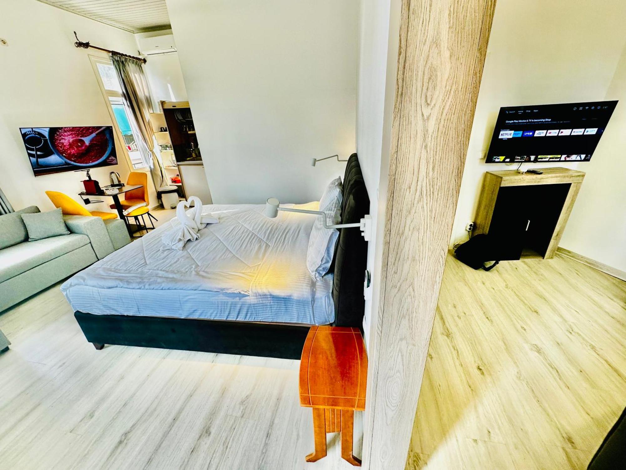 Travelers Luxury Suites, Studios & Apartments Corfu  외부 사진