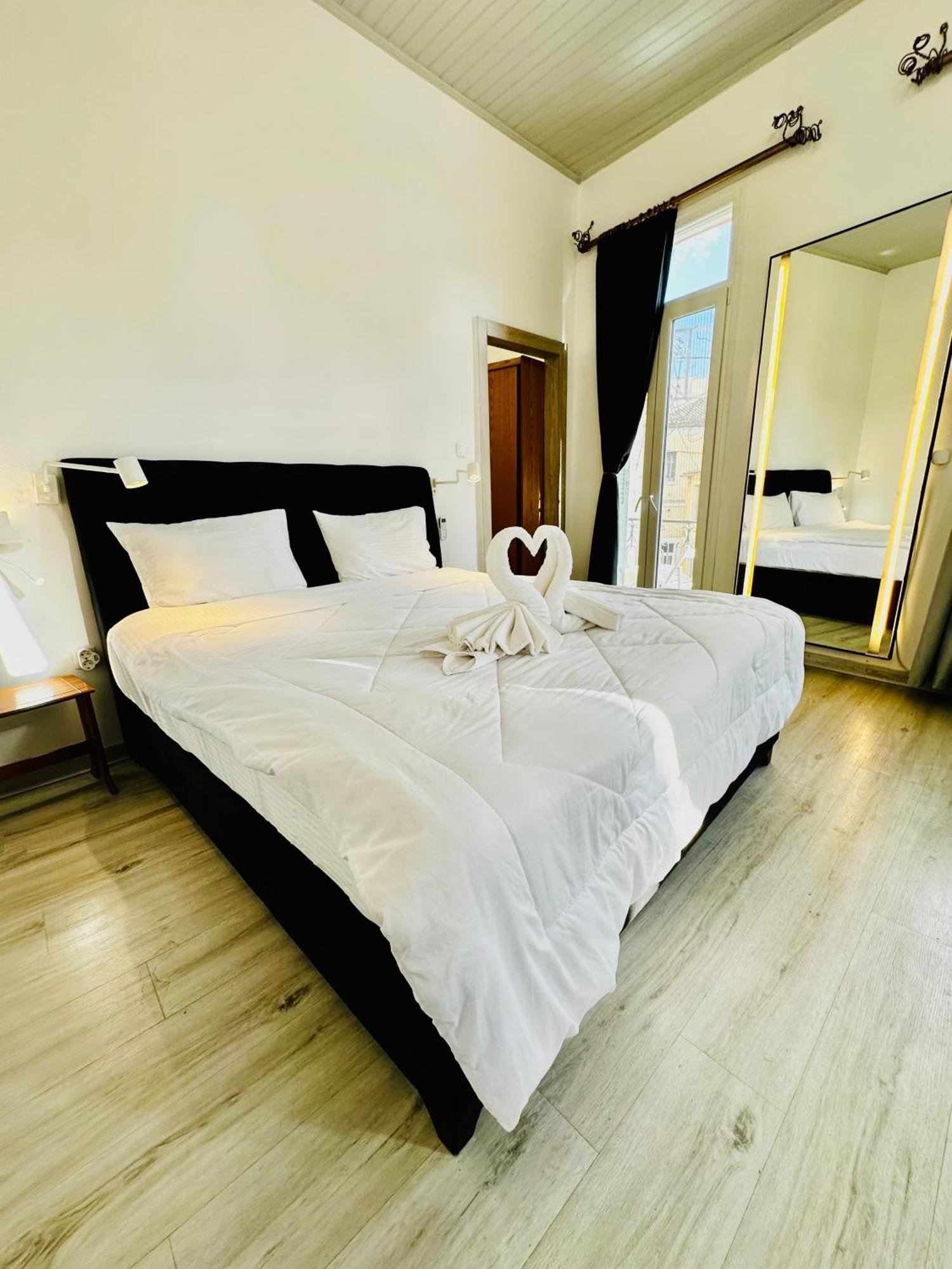 Travelers Luxury Suites, Studios & Apartments Corfu  외부 사진