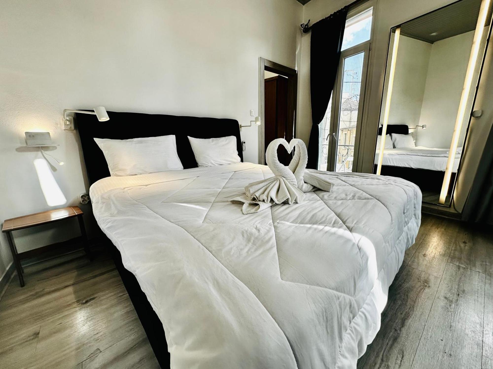 Travelers Luxury Suites, Studios & Apartments Corfu  외부 사진