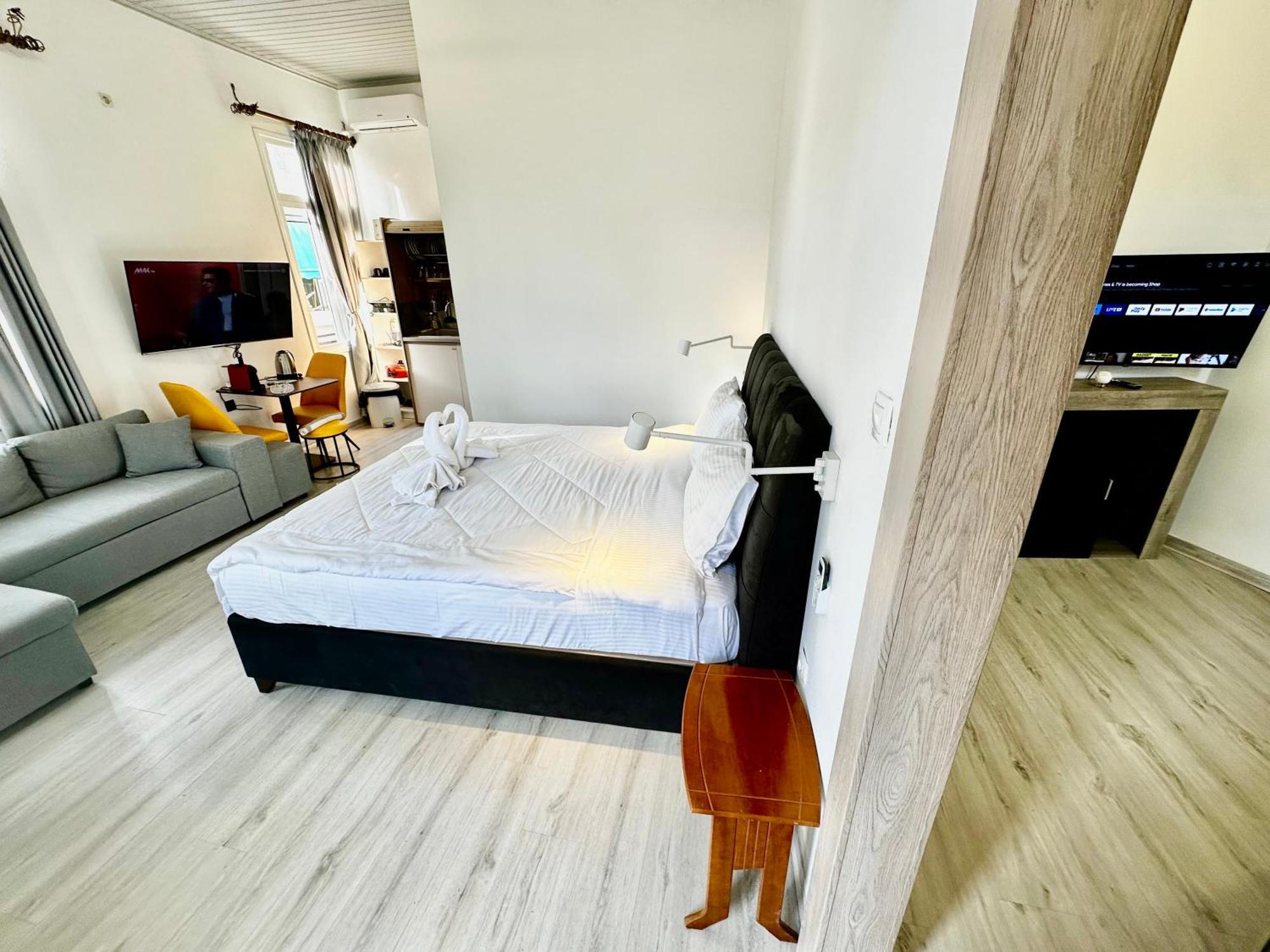 Travelers Luxury Suites, Studios & Apartments Corfu  외부 사진