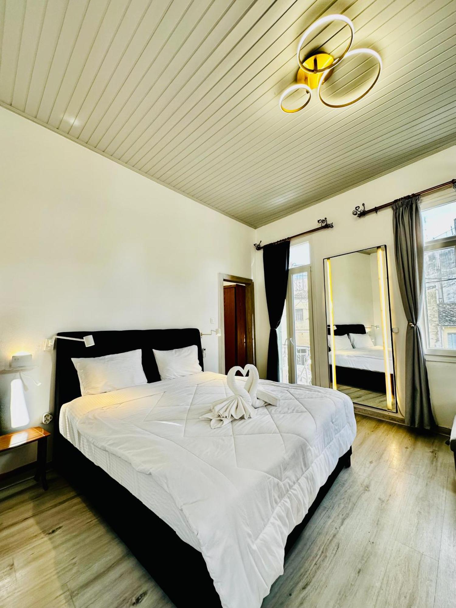 Travelers Luxury Suites, Studios & Apartments Corfu  외부 사진