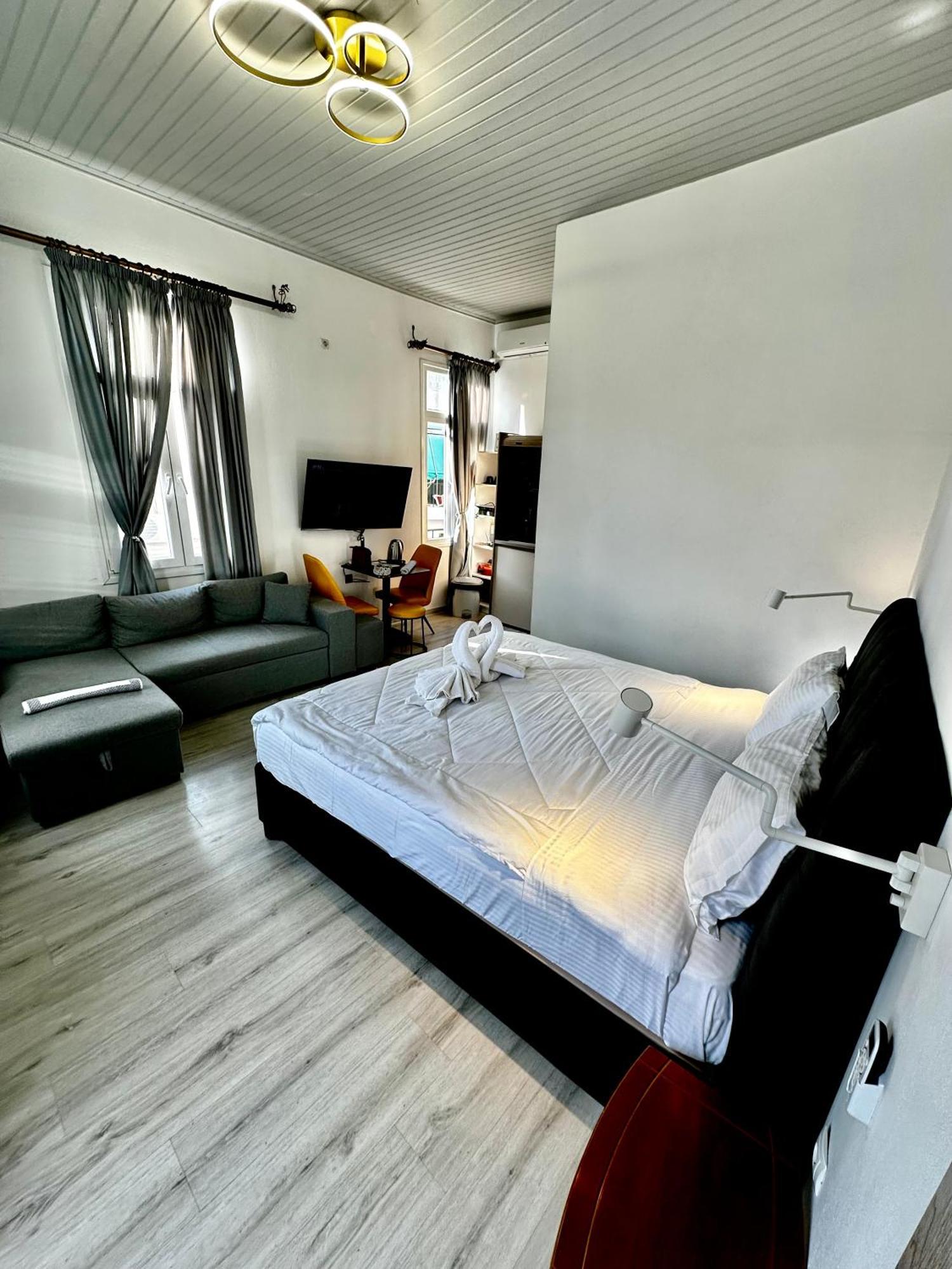 Travelers Luxury Suites, Studios & Apartments Corfu  외부 사진
